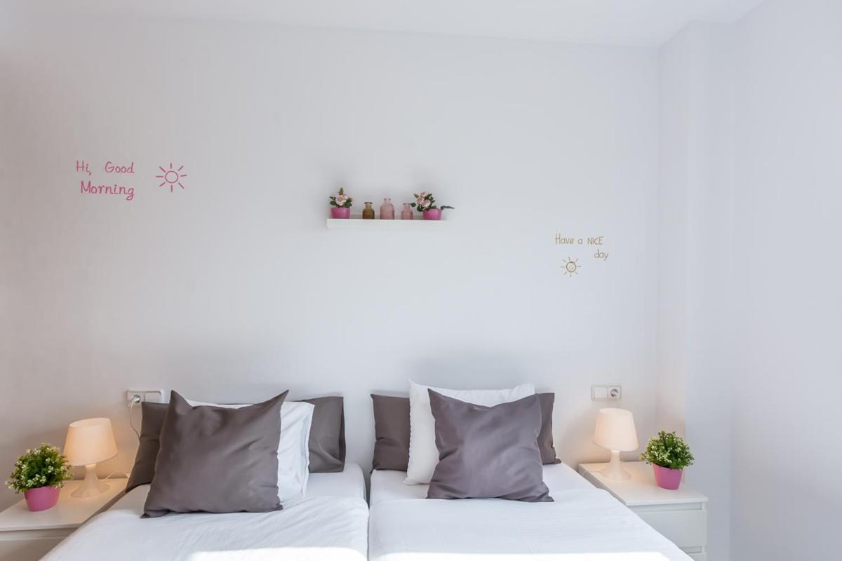 Andaluz Apartments Mar De Nerja Room photo