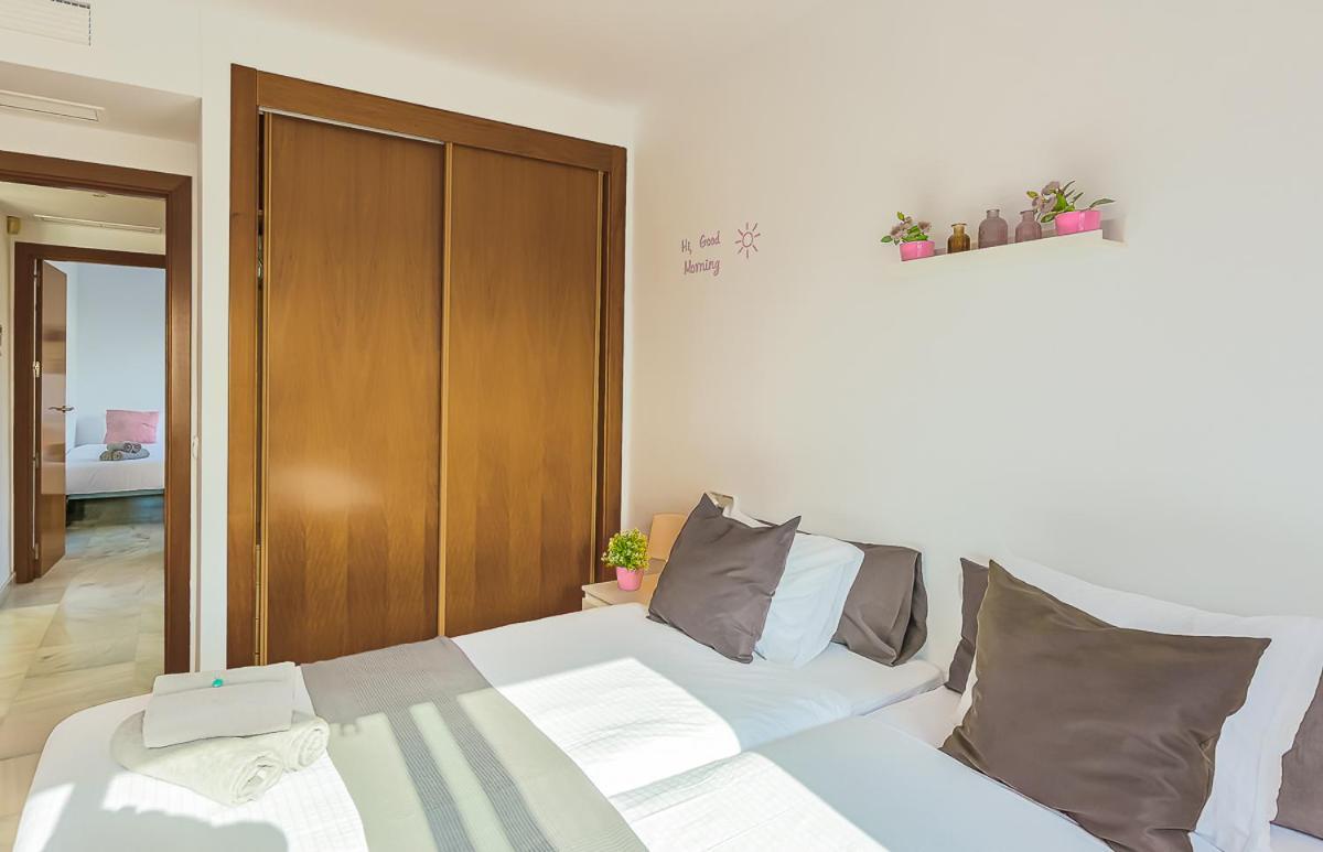 Andaluz Apartments Mar De Nerja Room photo